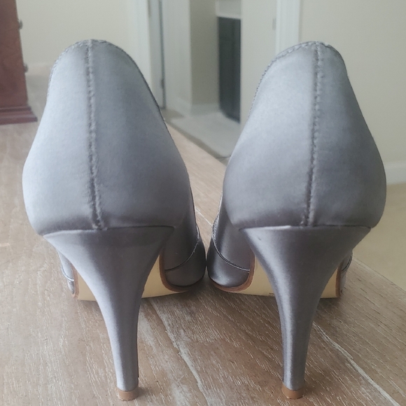 Dyeables - Women's Satin & Silver Black Peep Toe Heels Size 9B - Picture 5 of 6